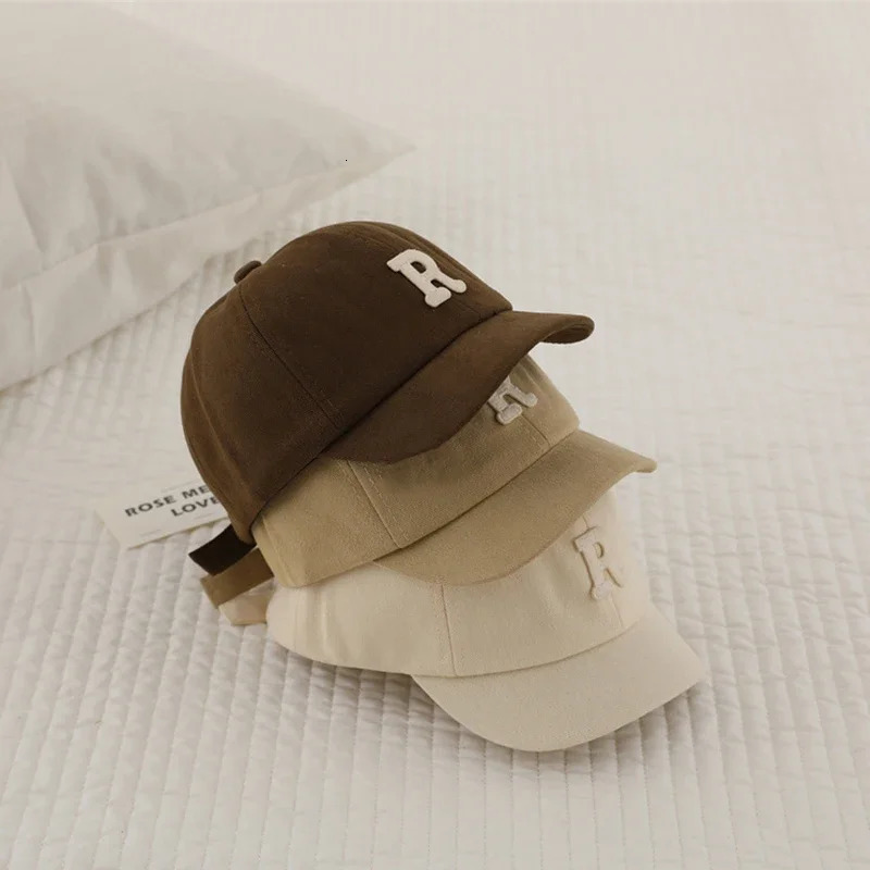 R Letter Kids Baseball Caps Spring Autumn Children Outdoor Sunshade Duck Tongue Cap 1-5 Years Boy Girl Fashion Short Brim Visors 250811