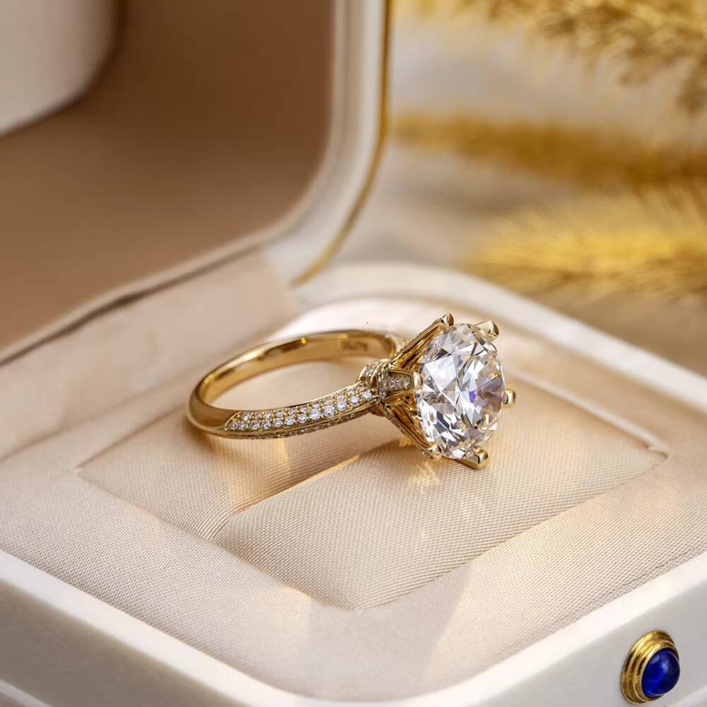 Luxury 18K Yellow Gold Jewelry Classic D Color VS1 Round Cut 4.01CT CVD IGI Certified Lab Grown Diamond Crown Ring