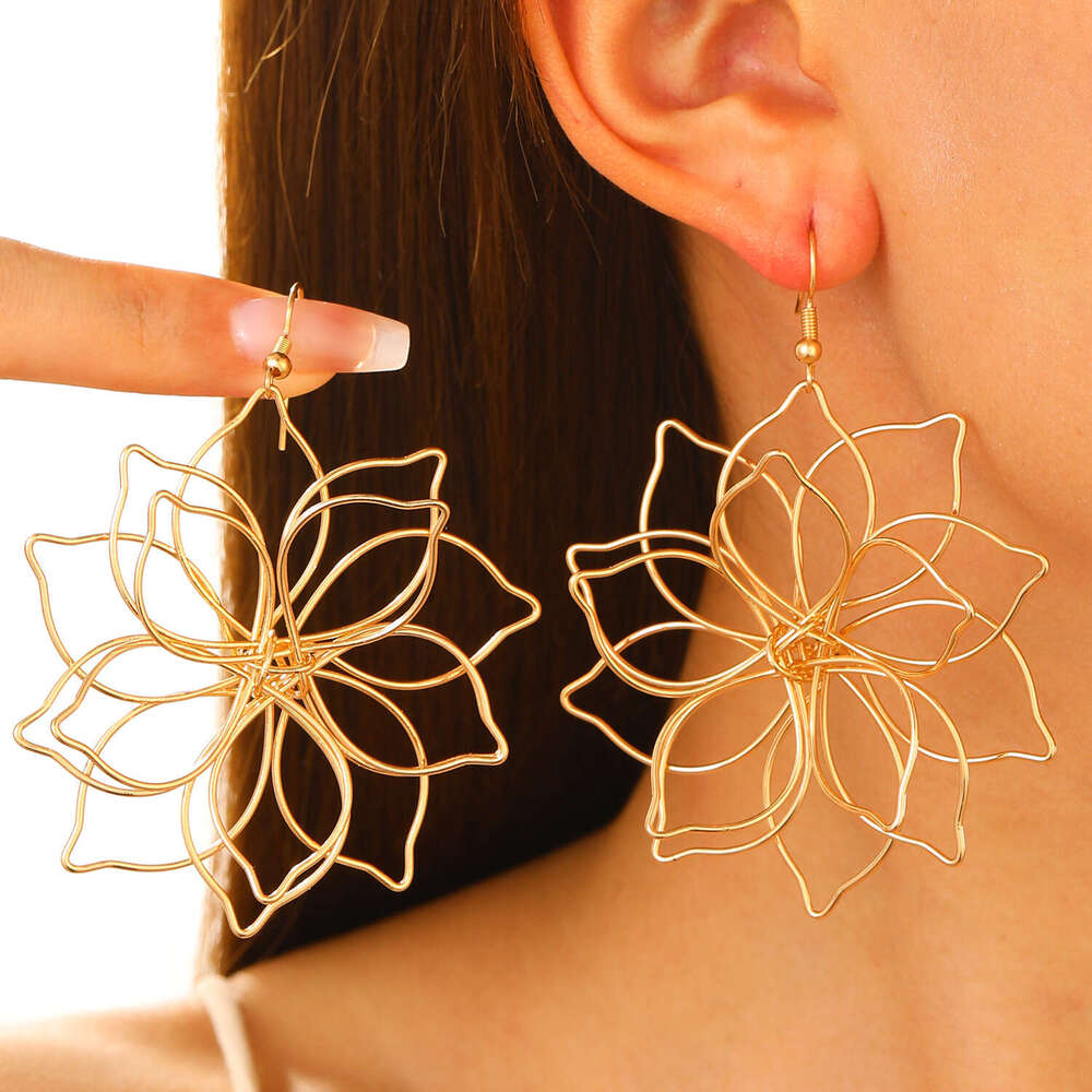 Exaggerated Metal Hollow Flower for Women, High-End Ins Style Woven Geometric Drop Earrings