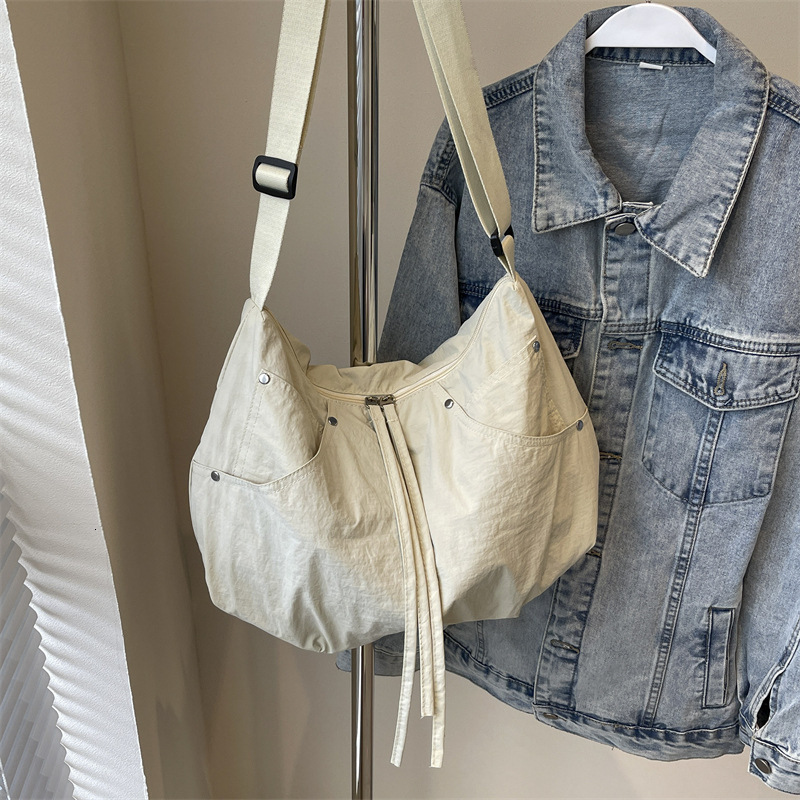 Luxury bag designer bag Casual Dumpling Bag Texture Wrinkle Versatile Large Capacity Crossbody Bag Women's Bag 2024 New Model for Class Commuting