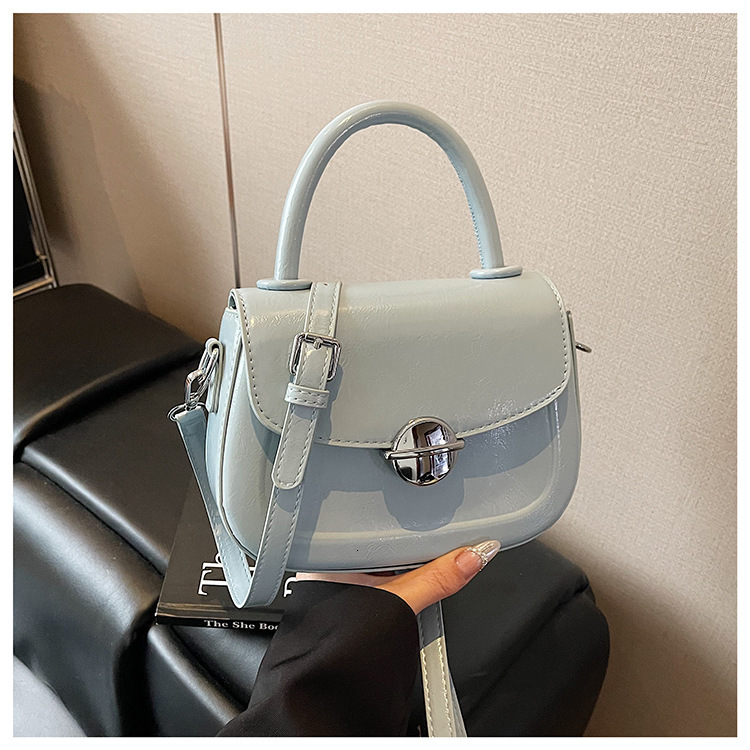 2025 bag Autumn New Shoulder Bag Niche Women s Handheld Saddle Bag Fashionable Shoulder Bag Underarm Women s Crossbody Bag Autumn New women s Designer