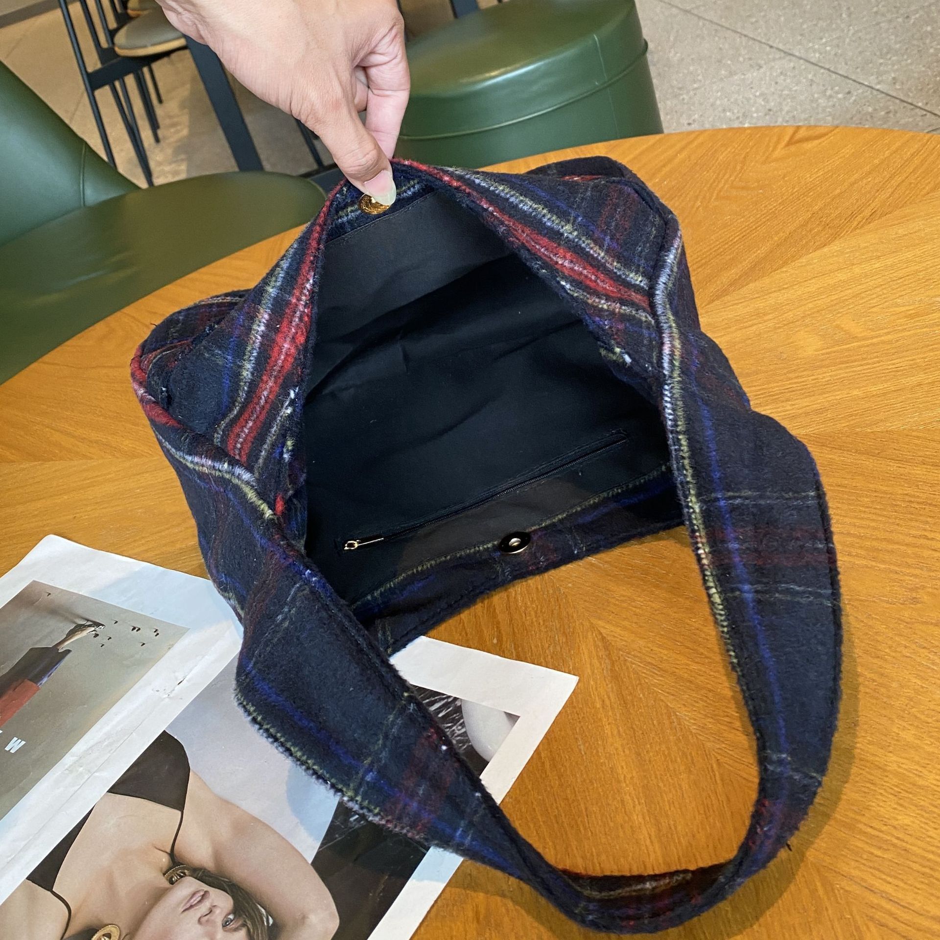 Versatile Ins Crossbody for Women New Trend Wool Plaid Tote College Style Large Capacity Bag