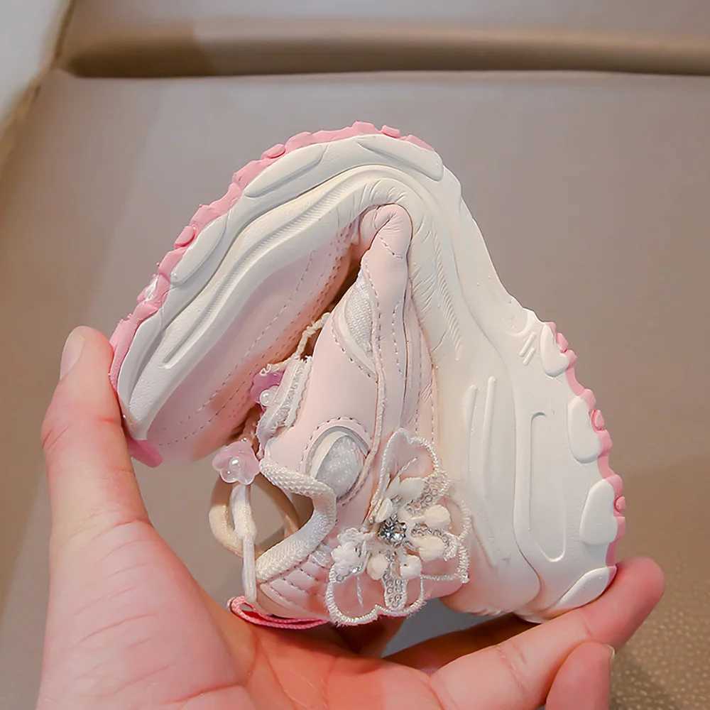 Korean Sle Sport Shoes For Girls Trend Fashion Butterfly Teenager Girls Sneakers Luxury Outdoor Par Running Shoes For Girls XJ250812