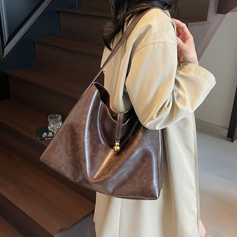 Autumn design New Women s Shoulder Bag Retro Commuter Bag Women s New Fashion Shoulder Bag Large Capacity Underarm Bag Women s Crossbody Bag Autumn Ne