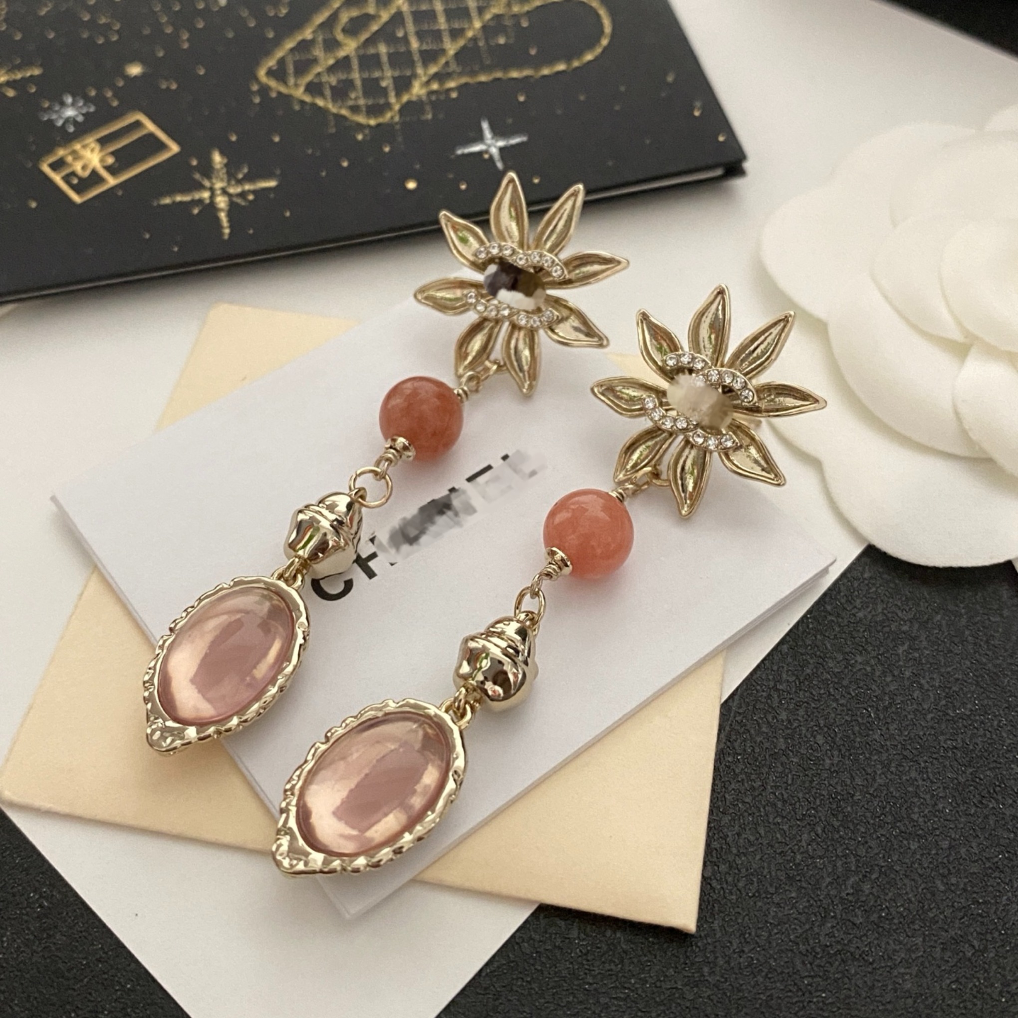 Shaped Pink Crystal Pendant Earrings, Retro, Exquisite and Light Luxury Earrings Ever fade