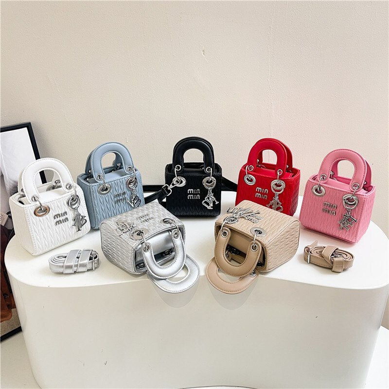 Quilted Embroidery Large Capacity Spring New Princess Diana Style Fashionable Single Shoulder Crossbody Bag for Women