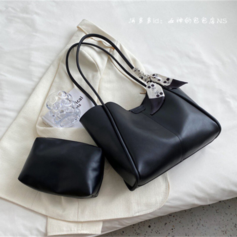 designer bag Large Capacity Summer Bag for Luxury bag Women 2025 New Versatile Shoulder Bag Fashionable Design Stylish Commuter Tote Bag