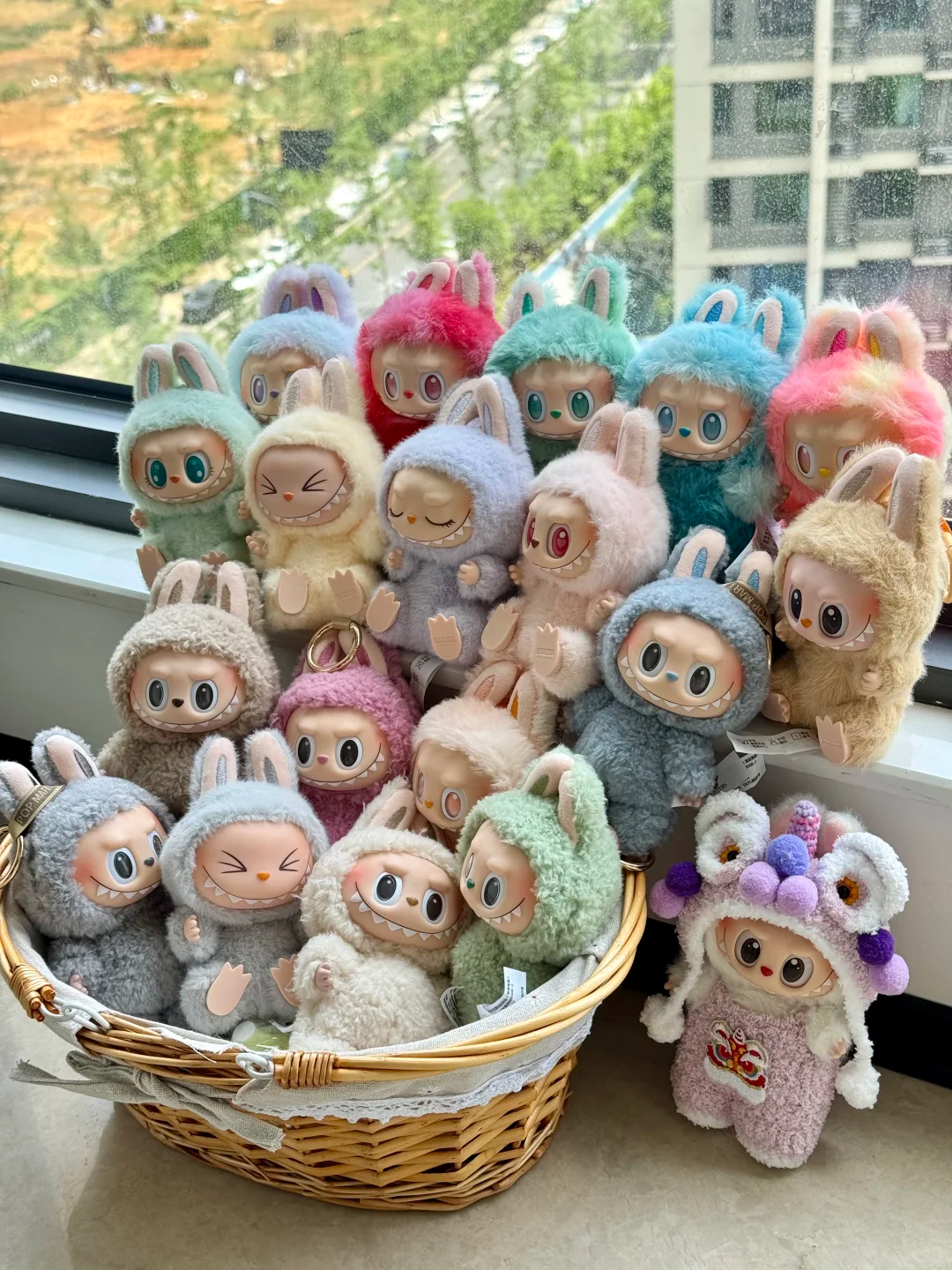 LaBuBu doll Version 3 Version 2 Version 1 Monsters Big Into Energy Series Blind Box Cute Figure Face doll outfits Doll Keychain Decoration Present bli