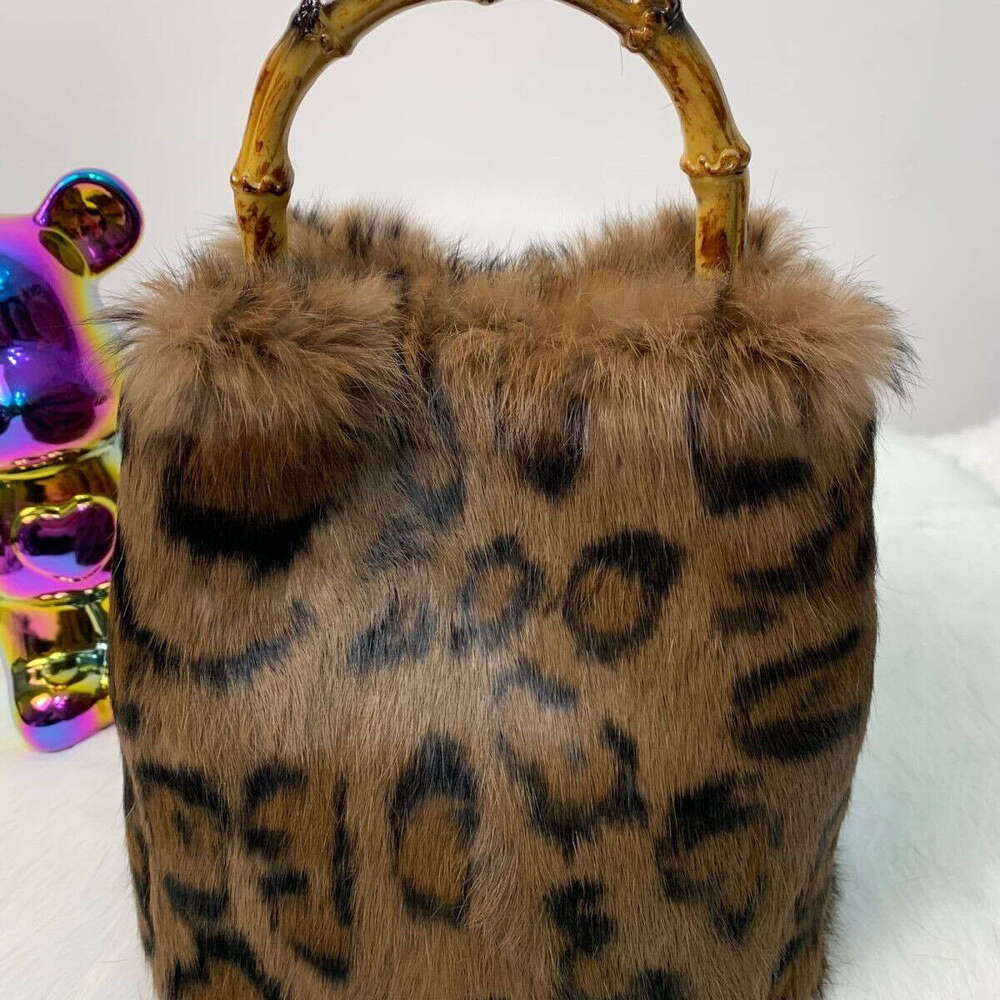 toteBag Shoulder bag ROSE NOIRE Real Bucket Rabbit Fur Whole Leather Handbag Crossbody Bag For Women Autumn Winter New Thickened Velvet Exquisite