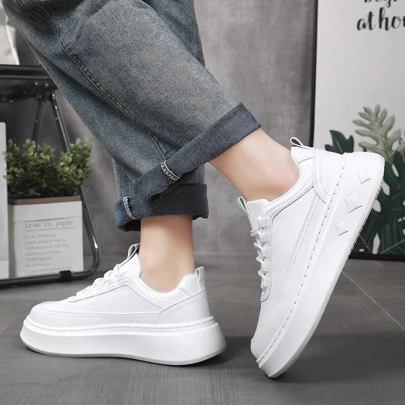 Fashion White Men Casual Sneakers Outdoor Platform Running Shoes Breathable Men Sport Shoes Light Walking Shoes Heightening Shoes Z250812