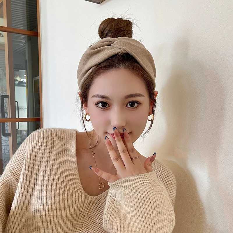 Korean Style Wide Cross Bands for Women Solid Hairband Elastic Sports Yoga Wear Girls Hair Band Hair Accessories New X250812