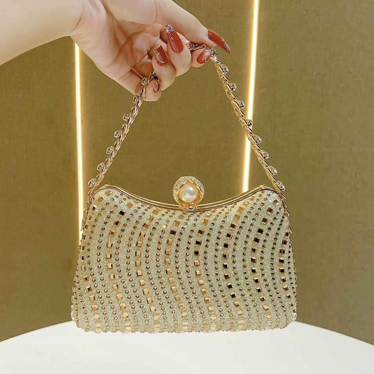 2025 designer's new European and American retro fashion rhinestone bag chain bag high-end crossbody bag