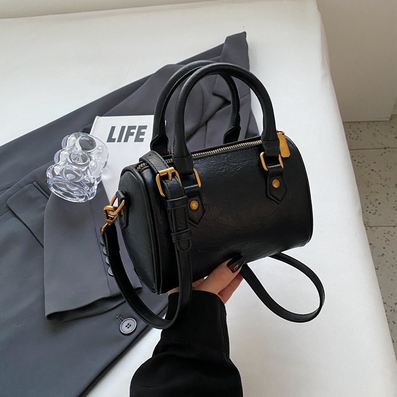 bag 2025 Autumn New Women s Shoulder Bag women s Niche New Retro Shoulder Bag Autumn New Designer Bag Versatile Commuting Bag Women s Crossbody Bag