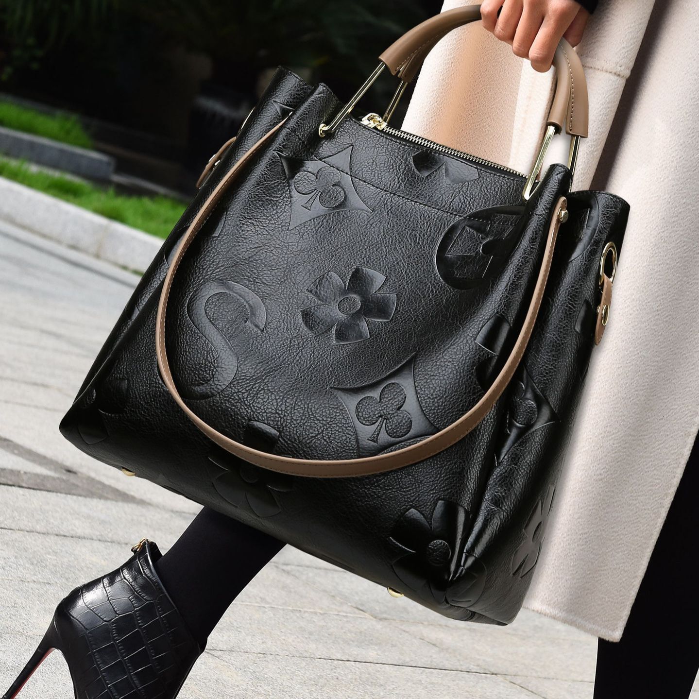 American Best-Selling Commuter Multi-Pocket Large Capacity Women's Handbag Shoulder Bag for Middle-Aged 43c