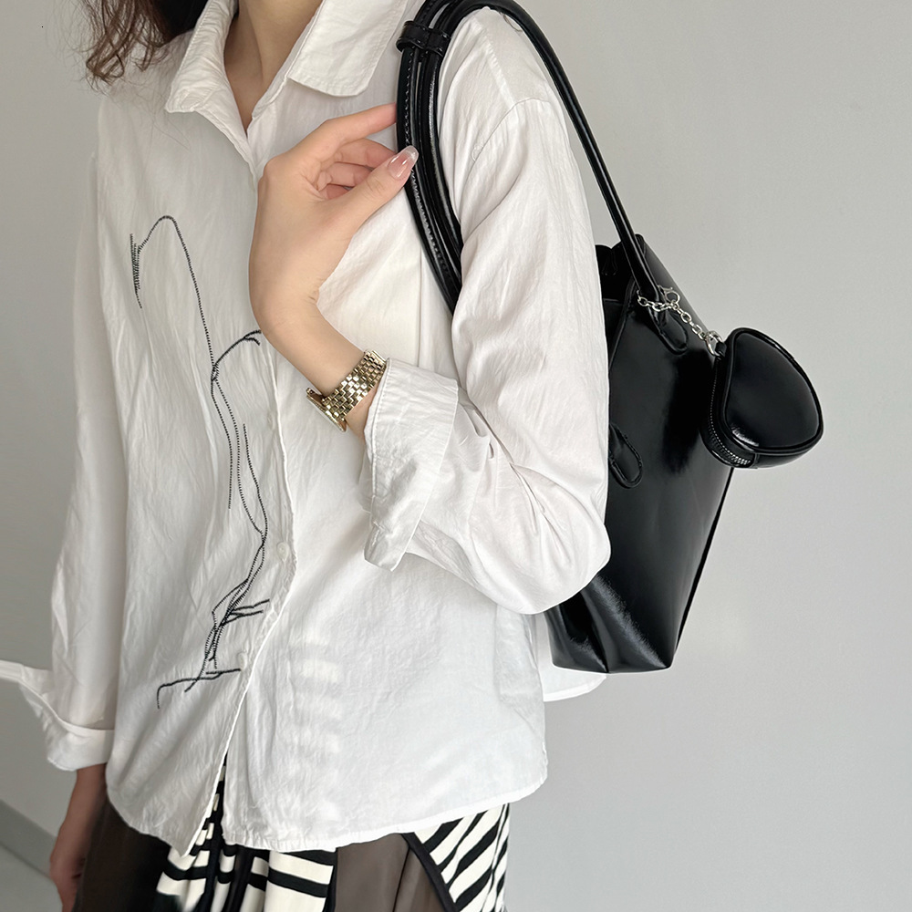 Korean Niche Texture Long Handle Shoulder Underarm Heart Peach Earphone Oil Wax Leather Commuter Tote Bag with Compartment ddmymarket