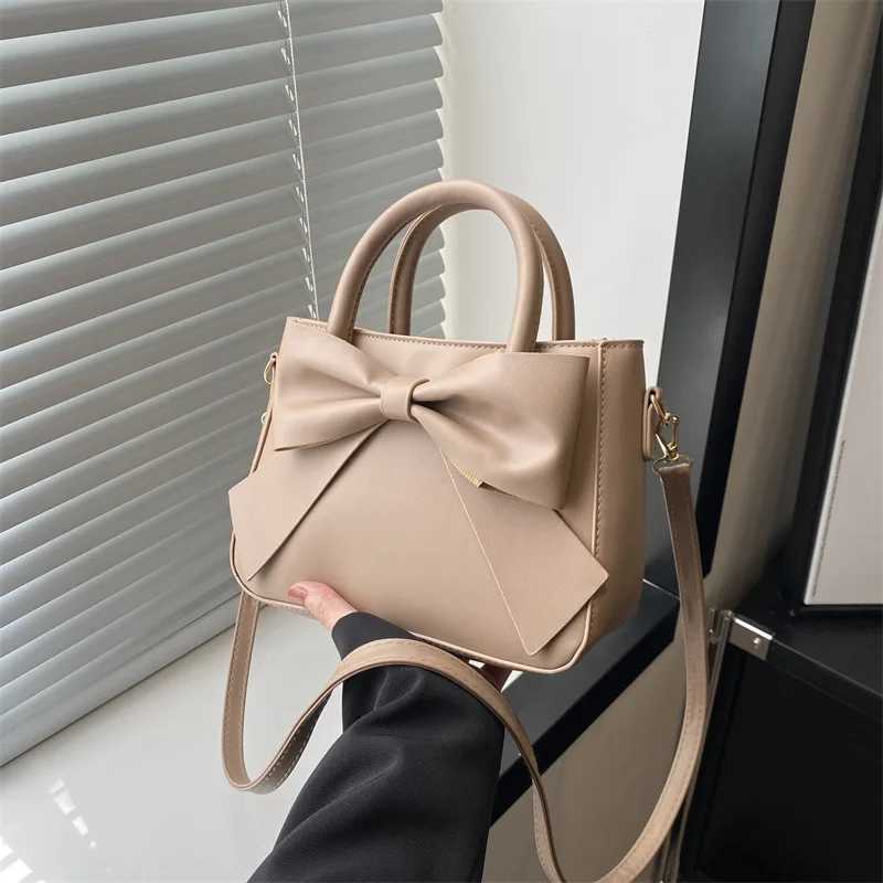 Fashionable Single Shoulder Small Square Bag with Bow Design Hand-Held Crossbody Bag Handbag Z250812