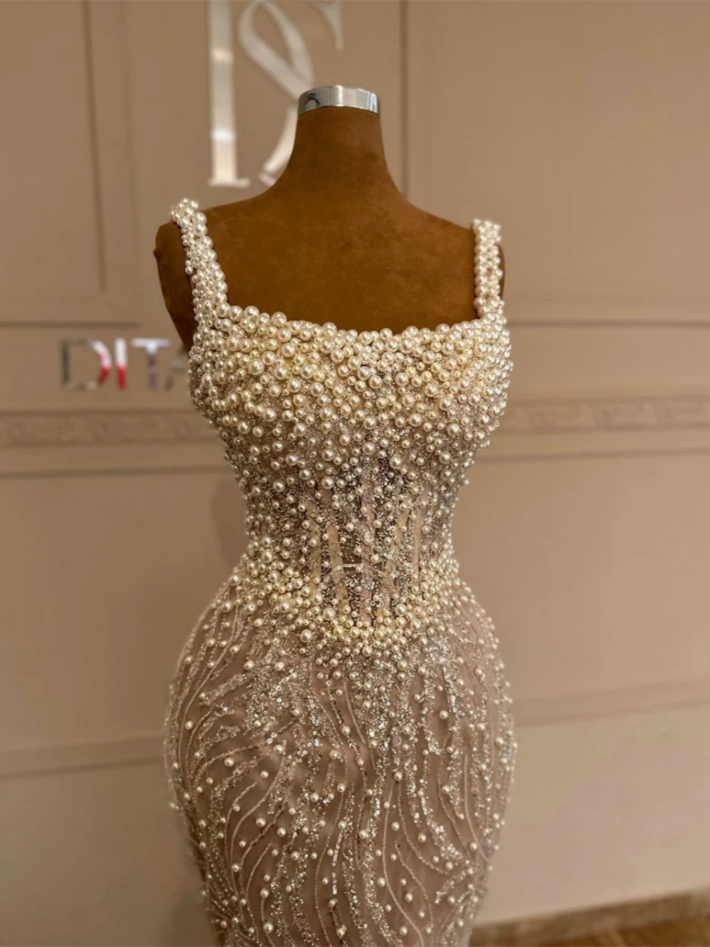 Exquisite Pearls Mermaid Wedding Dresses Square Neck Sleeveless Sequins Bride Dress Illusion Sweep Train Bridal Dress Customized