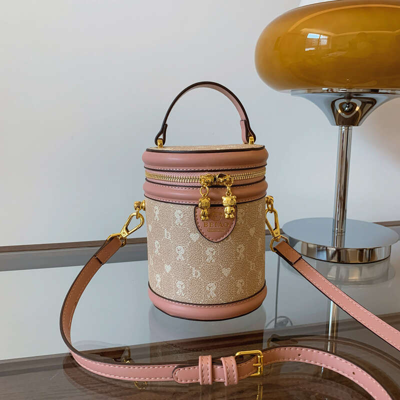 DHessentials Trendy Bucket Shoulder Bag - Fashionable PU Crossbody Purse for Women, Casual Mini Handbag (17x13cm, 380g)