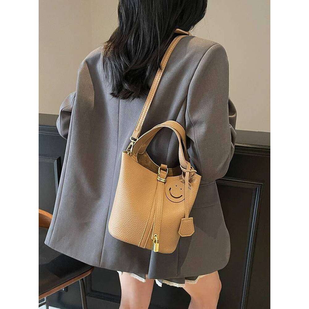 Hot Selling Faionable Casual Buet Women's New Simple Versatile Handbag Crossbody Korean Sle Single Oulder Bag Designer Bags