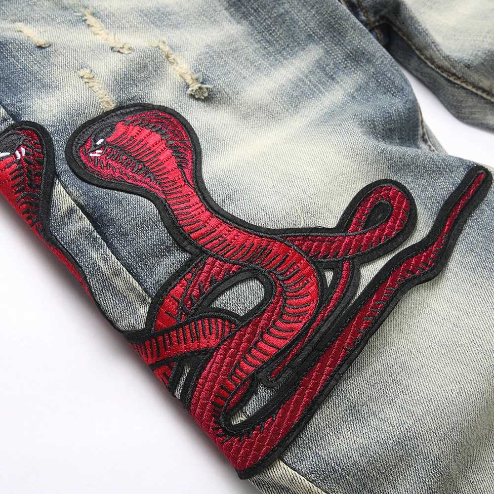 Mens Snake Embroidery Stretch Denim Jeans Streetwear Red Leather Patch Slim Tapered Pants with Holes And Rips Trousers X250812