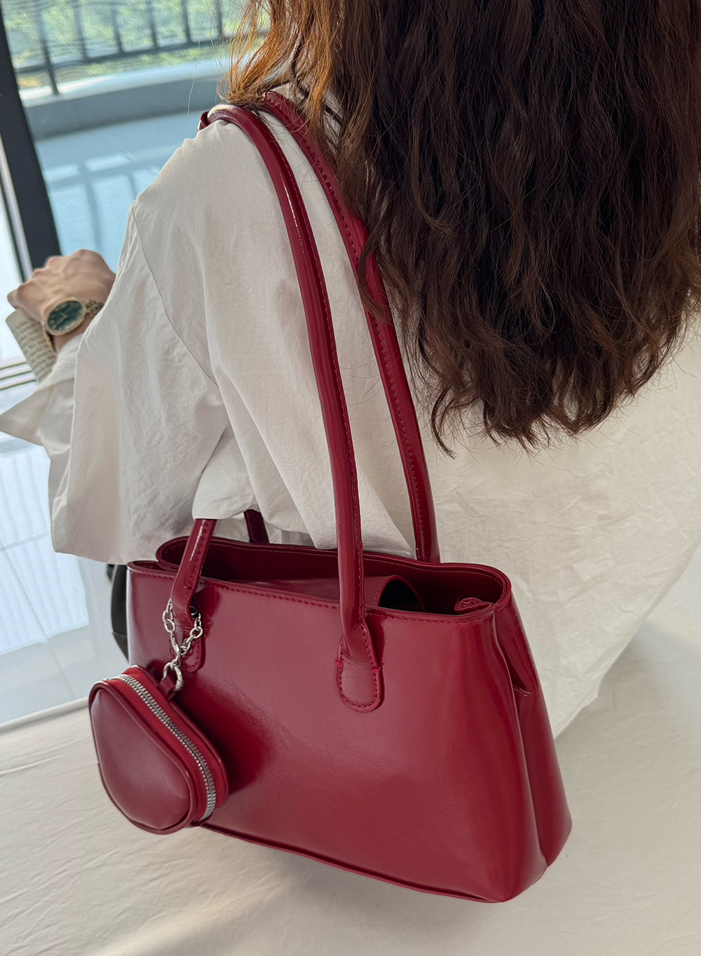 Korean Niche Texture Long Handle Shoulder Underarm Heart Peach Earphone Oil Wax Leather Commuter Tote Bag with Compartment ddmymarket