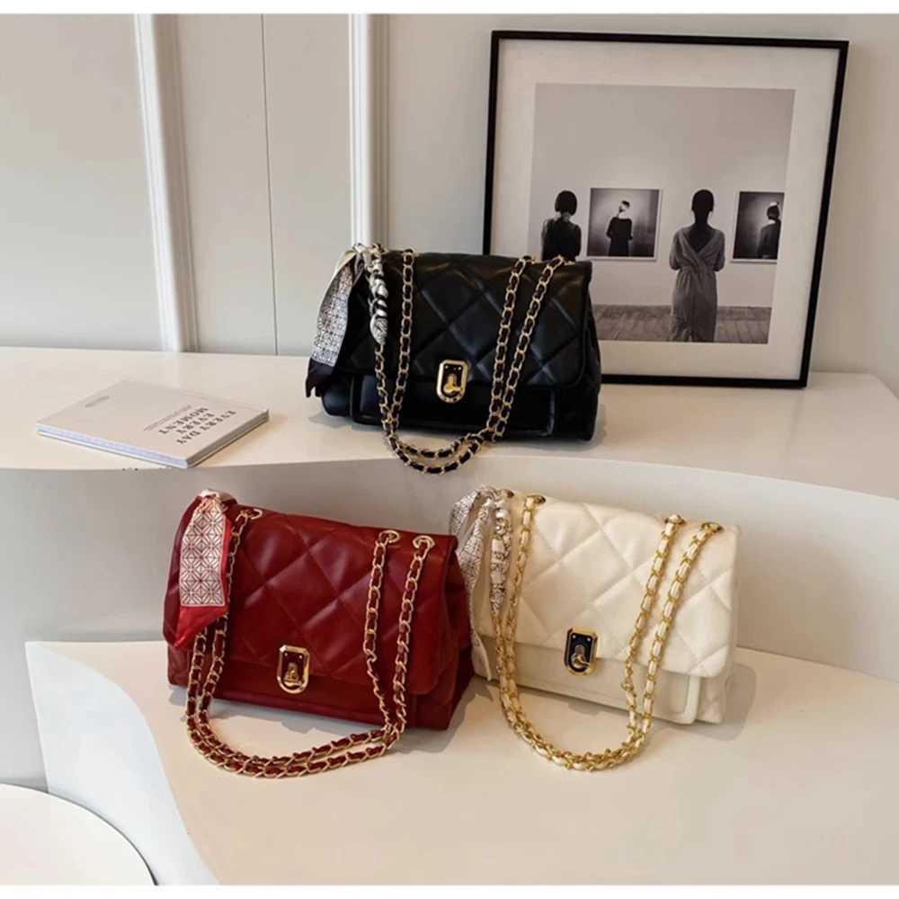 igh Elegant Red Plaid Chains Shoulder Bag High Quality Fashion s New Crossbody Bag Large Capacity Commuter Bag Z250812