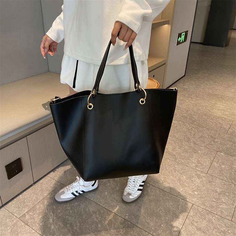 2025 New Free Shipping Women's Designer Handbag European And American Retro Women's High-quality Bucket Bag Shoulder Bag High-end Dinner Bag