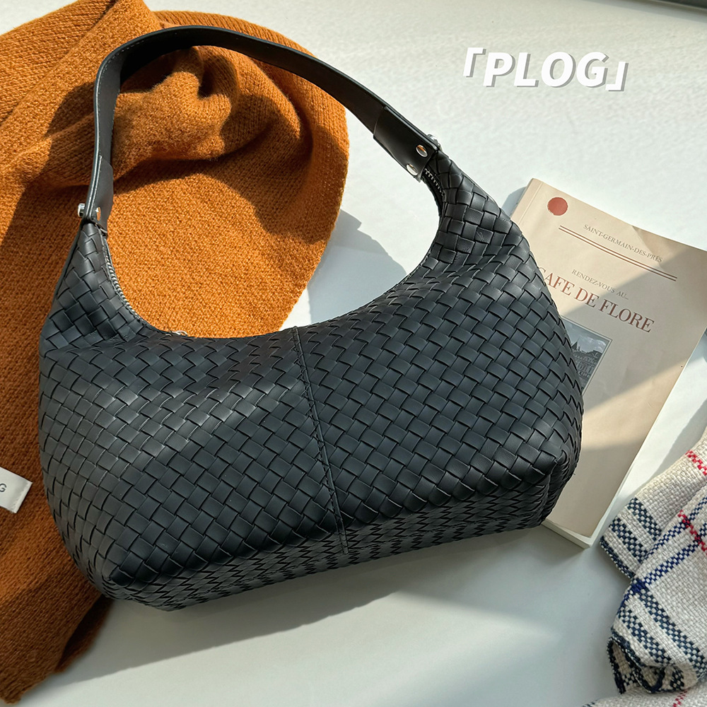 Women s New Versatile Comfortable Woven Underarm Baguette Fashion Trendy Shoulder Bag ddmymarket