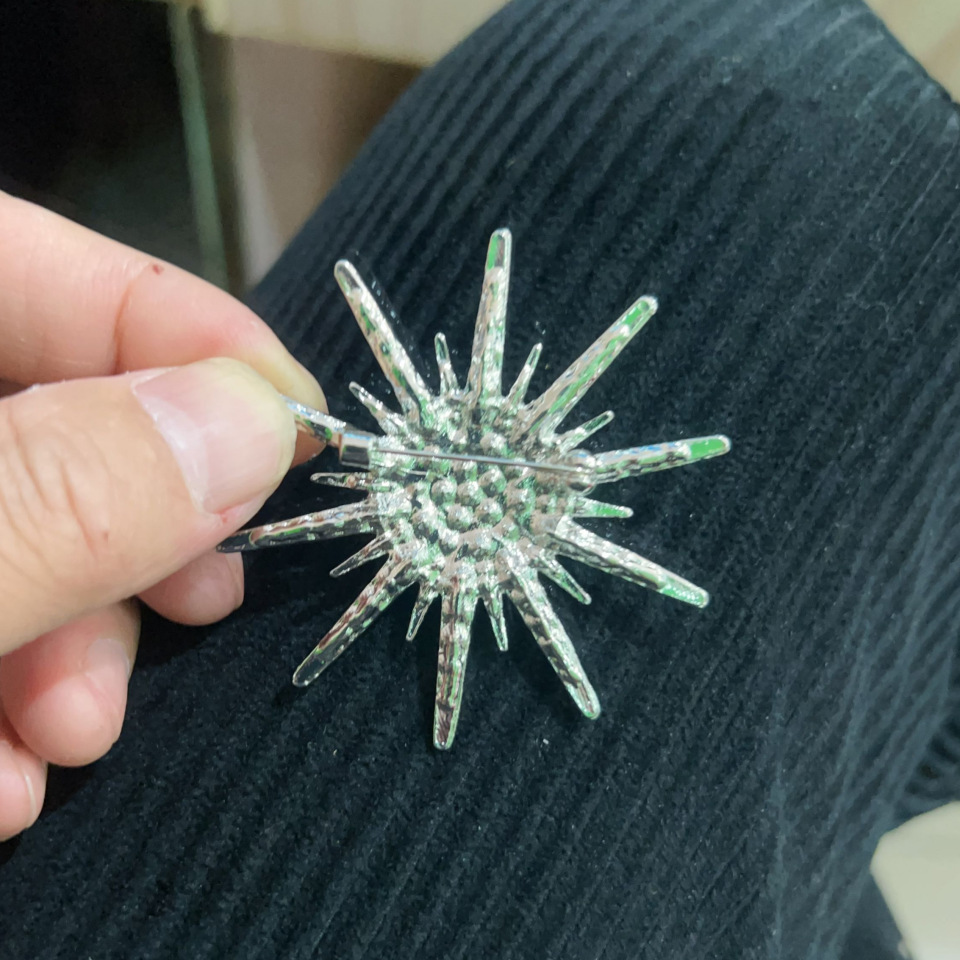 Chic High-Quality Sunflower Design Brooches Perfect Pearled Accent Piece