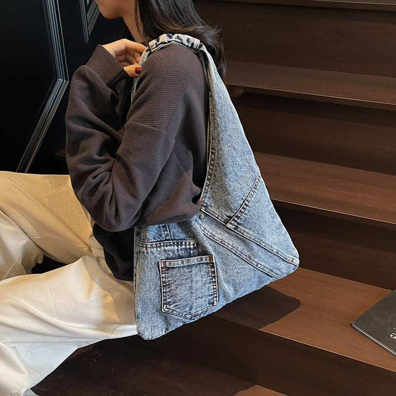 Casual Large Capacity for Women New Lightweight Design Personality Tote Commuting Lazy Shoulder Bag