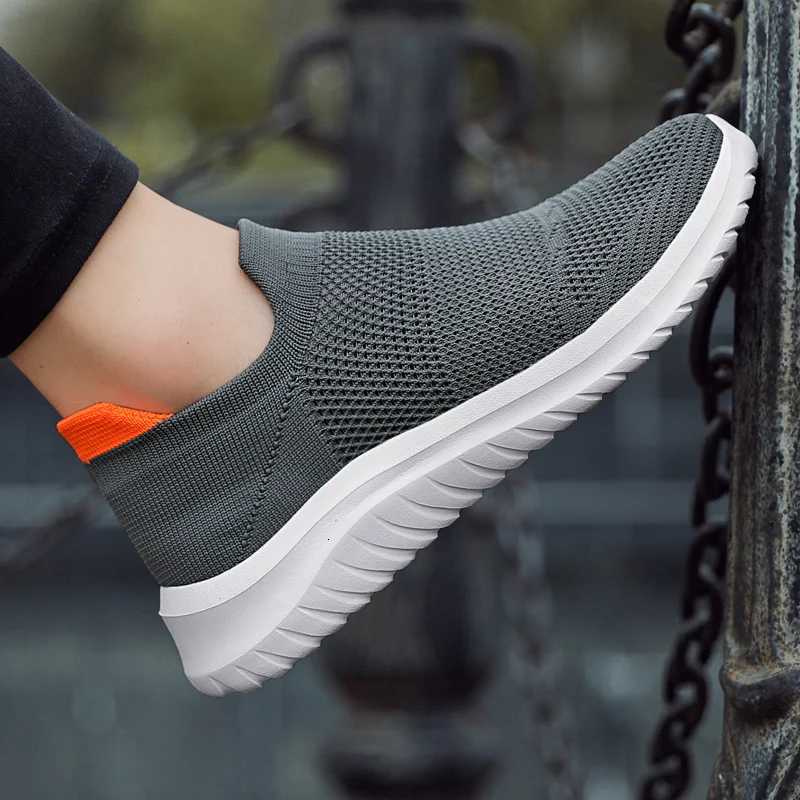 Unisex Men Women Casual Shoes Soft Sole Slip-On Sneakers Men Women Running Shoes Women Lightweight Loafers Walking Male Footwear Z250812
