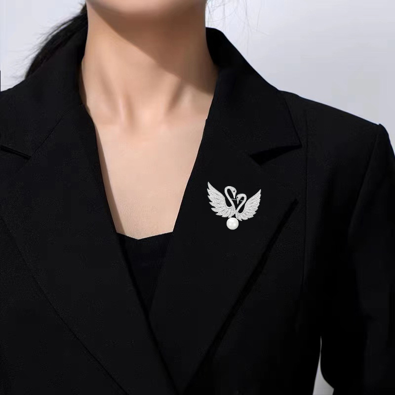 Luxury Feminine Jewelry: Opulent Embellished Feathered Pendant Charm