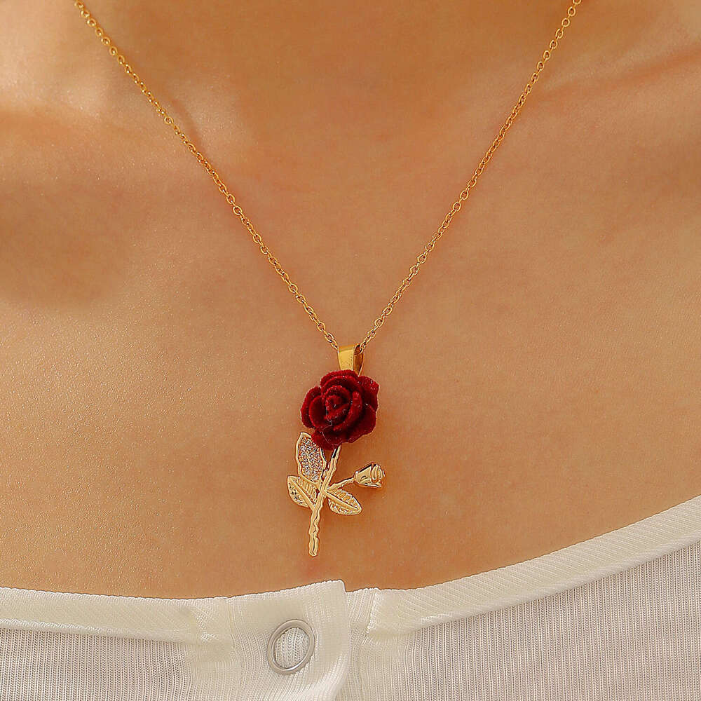 Dark Gothic Heart Rose Necklace for Women, Heart-Shaped Clavicle Chain, Valentine's Day