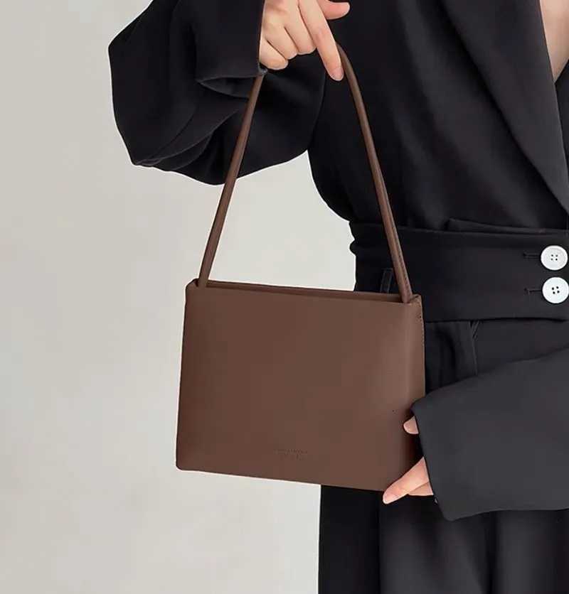 2023 New Womens Minimalist Elegant Small Square Bag Korean Version Black Underarm Bag Fashion Commuter Texture Shoulder Bags Z250812