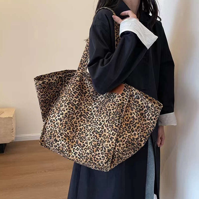Spring And Summer New Capacity Women's Cloth Leopard Print Large Shoulder Handheld Tote Bag B5