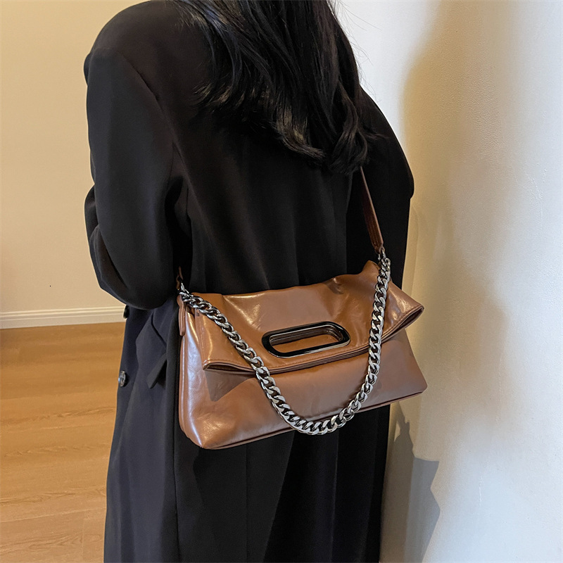 2025 new retro handbag designer fashion retro chain bag large capacity shoulder crossbody bag