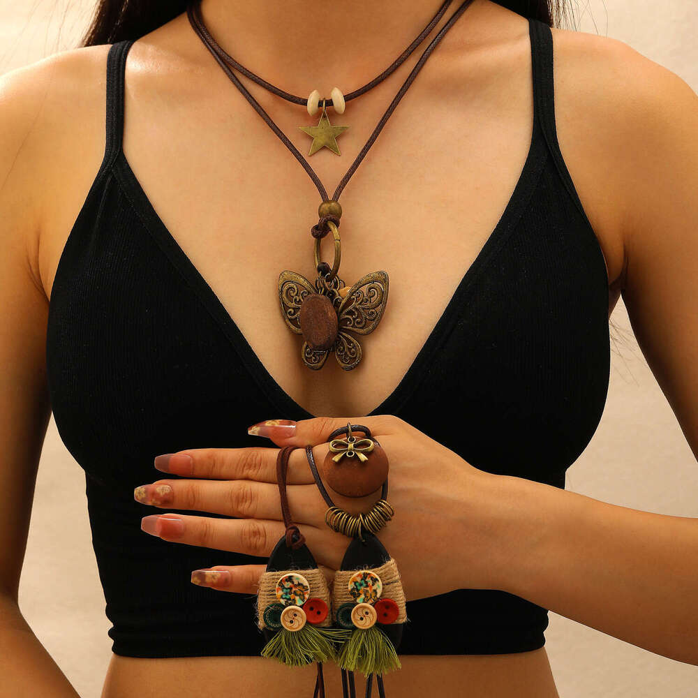 Fashion New Chinese Feather Pendant Necklace for Women Ethnic Style Layered Long Sweater Chain Bohemian Accessories