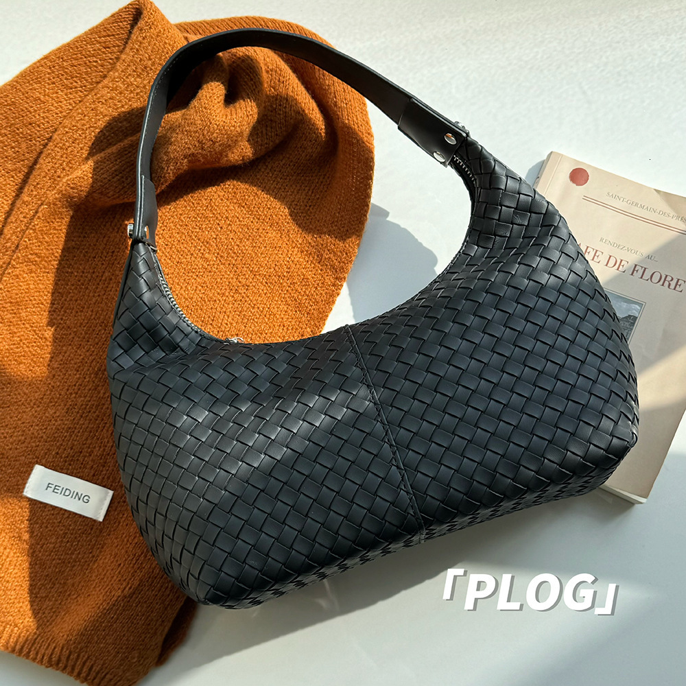 Women s New Versatile Comfortable Woven Underarm Baguette Fashion Trendy Shoulder Bag ddmymarket