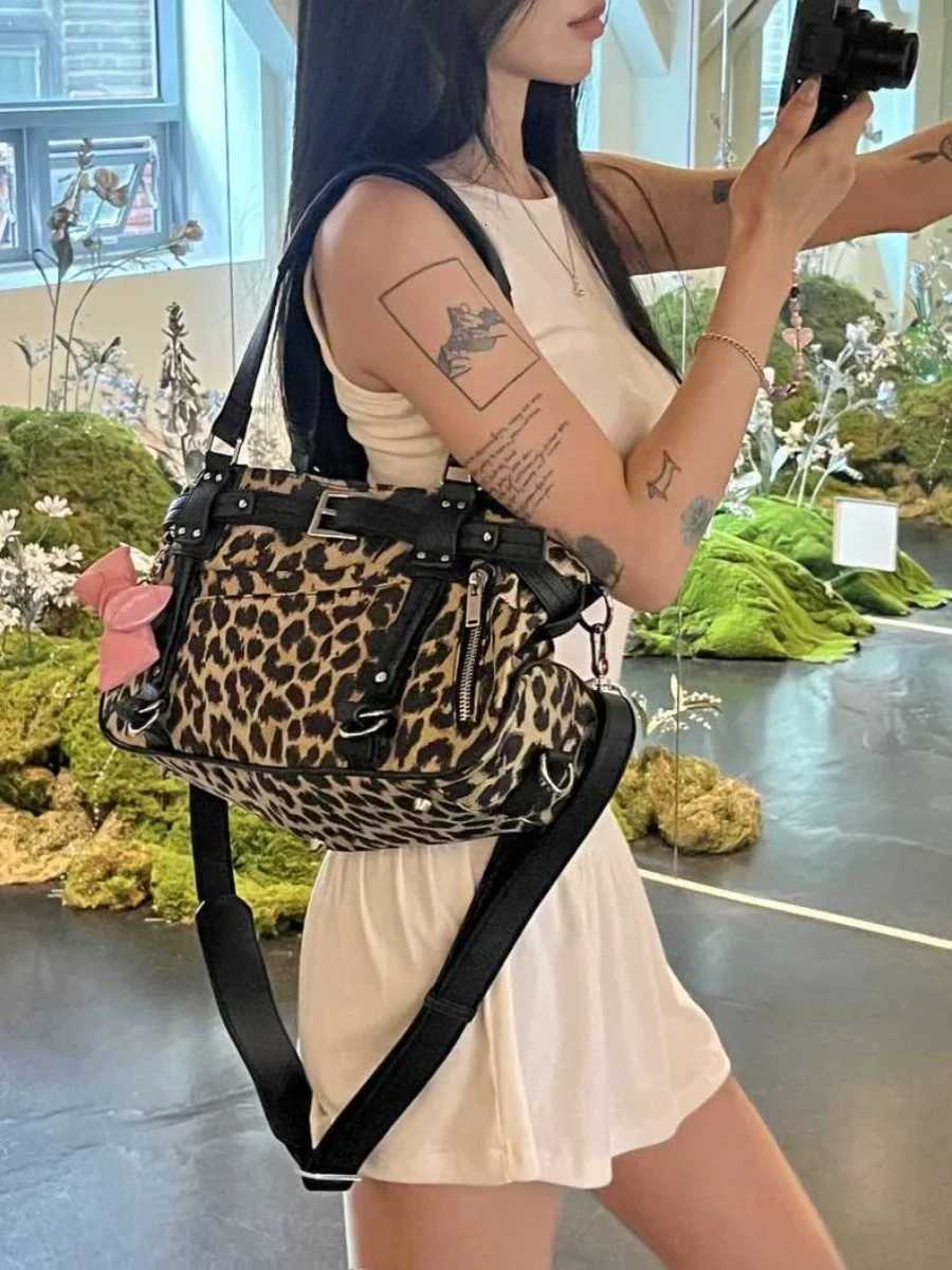 2025 Korea Fashion Sweet Cool Large Capacity Tote Bag Commuter Shoulder Crossbody Bag Portable Y2K Womens Handbag Z250812