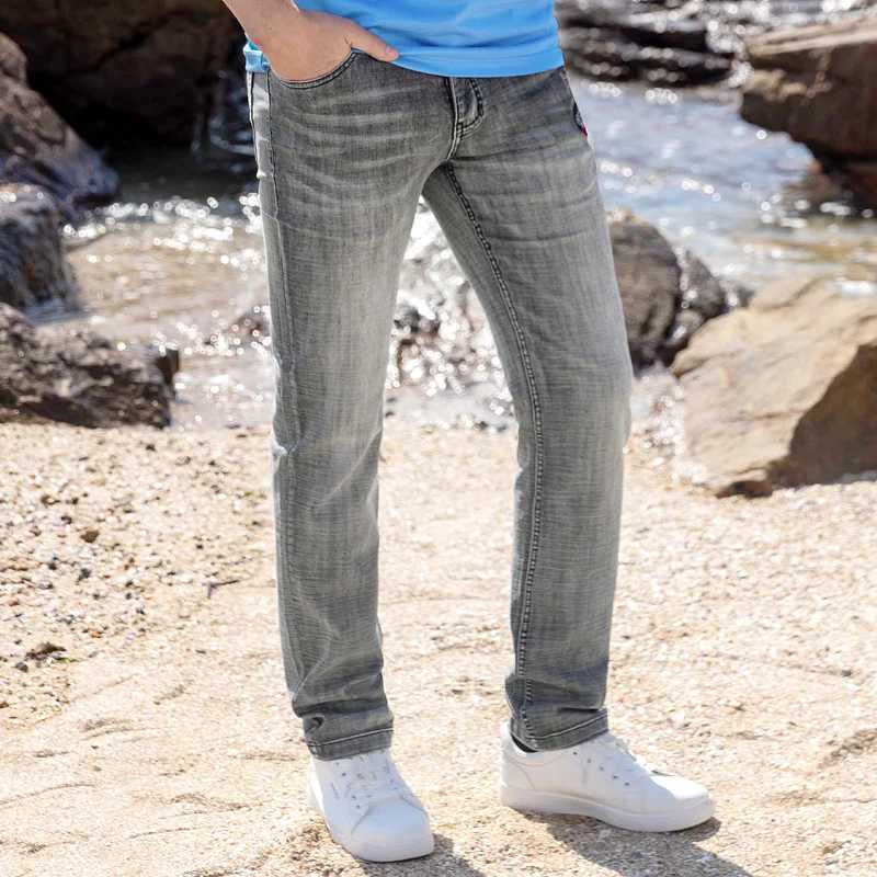 New Summer Mens Gray Jeans Casual Straight Thin Stretch Cotton Denim Bruce Classic Mid Rise Jeans Mens Fashion Embroidery X250812