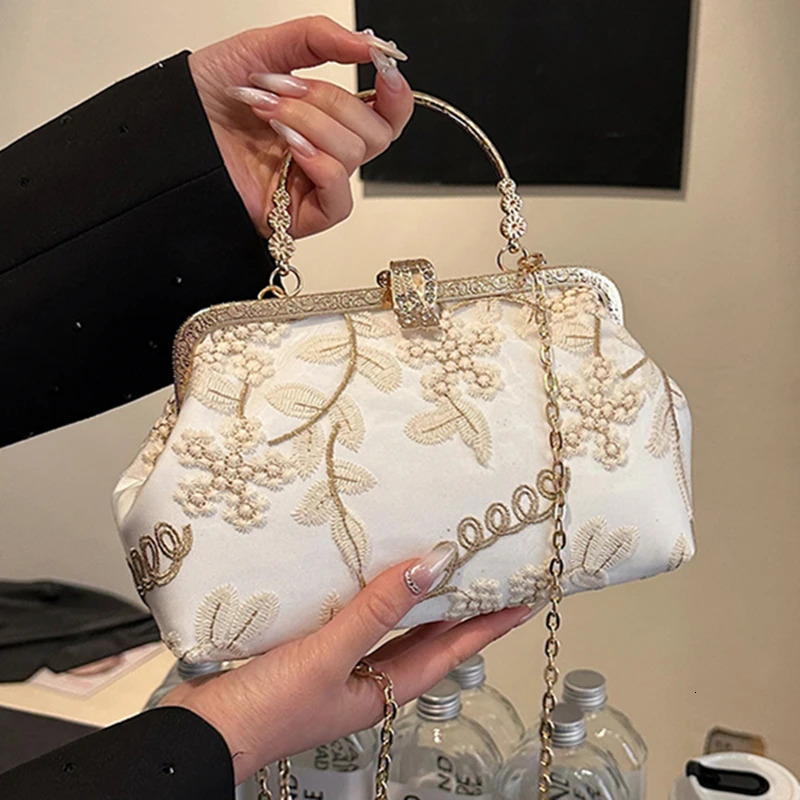 Vintage Chinese Style Evening Bags Handmade Embroidery Flower With Handle Handbags For Women Fashion Chain Shoulder Bags Clutch 250809