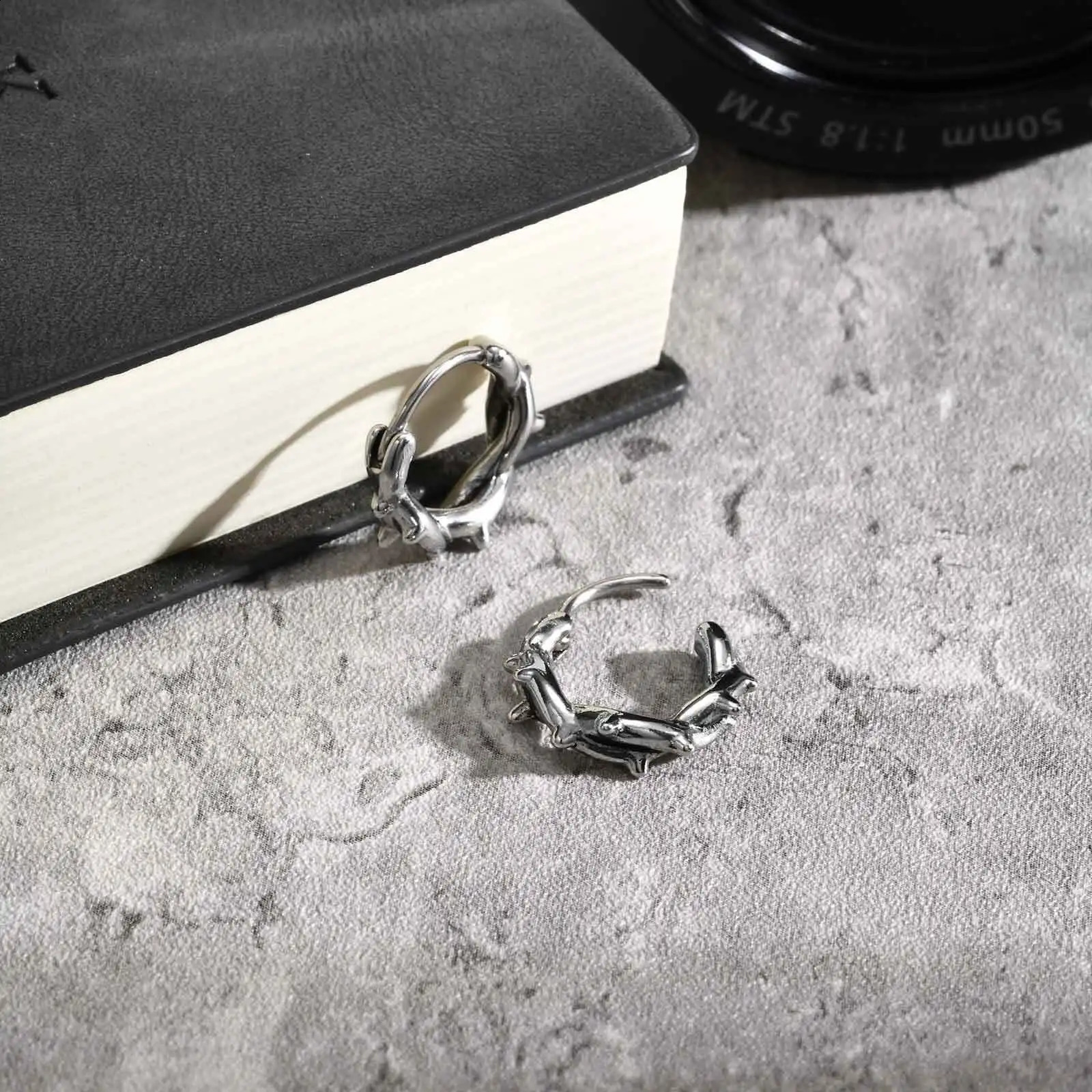 Vnox Punk Thorn Hoop Earrings for Men Women 14.4mm Gothic Stainless Steel Circle Earrings Anti Allergy Jewelry Unisex Ear Clip 250812