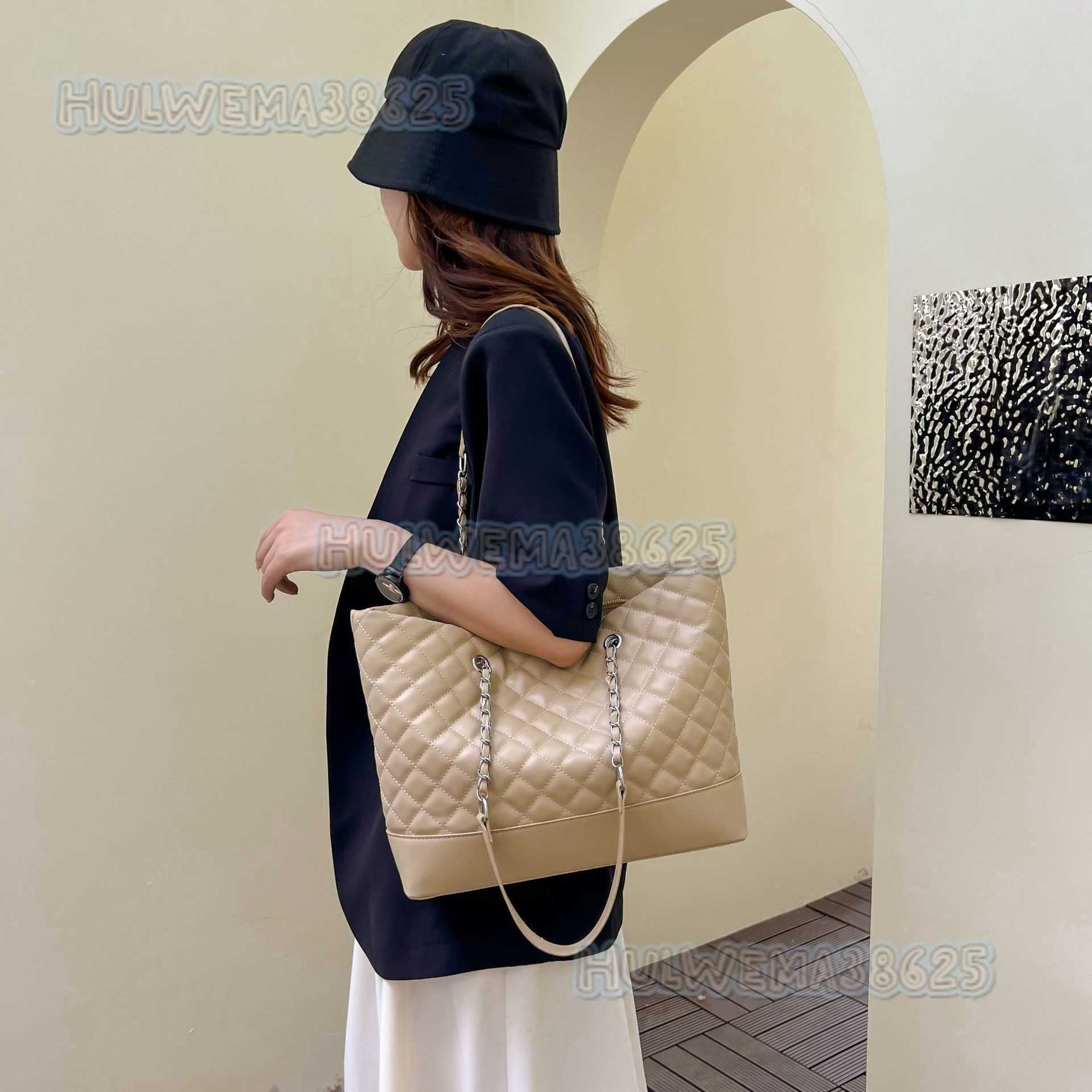 Large Capacity Quilted Bag for Women Summer 2025 New Versatile Fashion Chain Shoulder Bag Handheld Shopping Bag Tote Bag H250813
