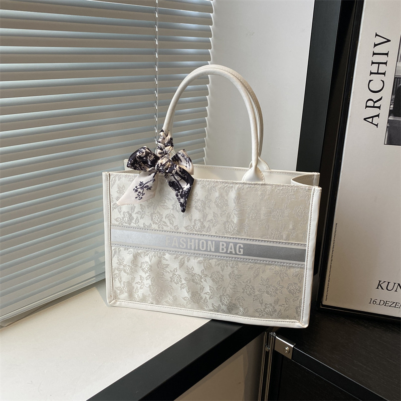 free shipping designer bag Embroidered high-end urban single-shoulder casual bag