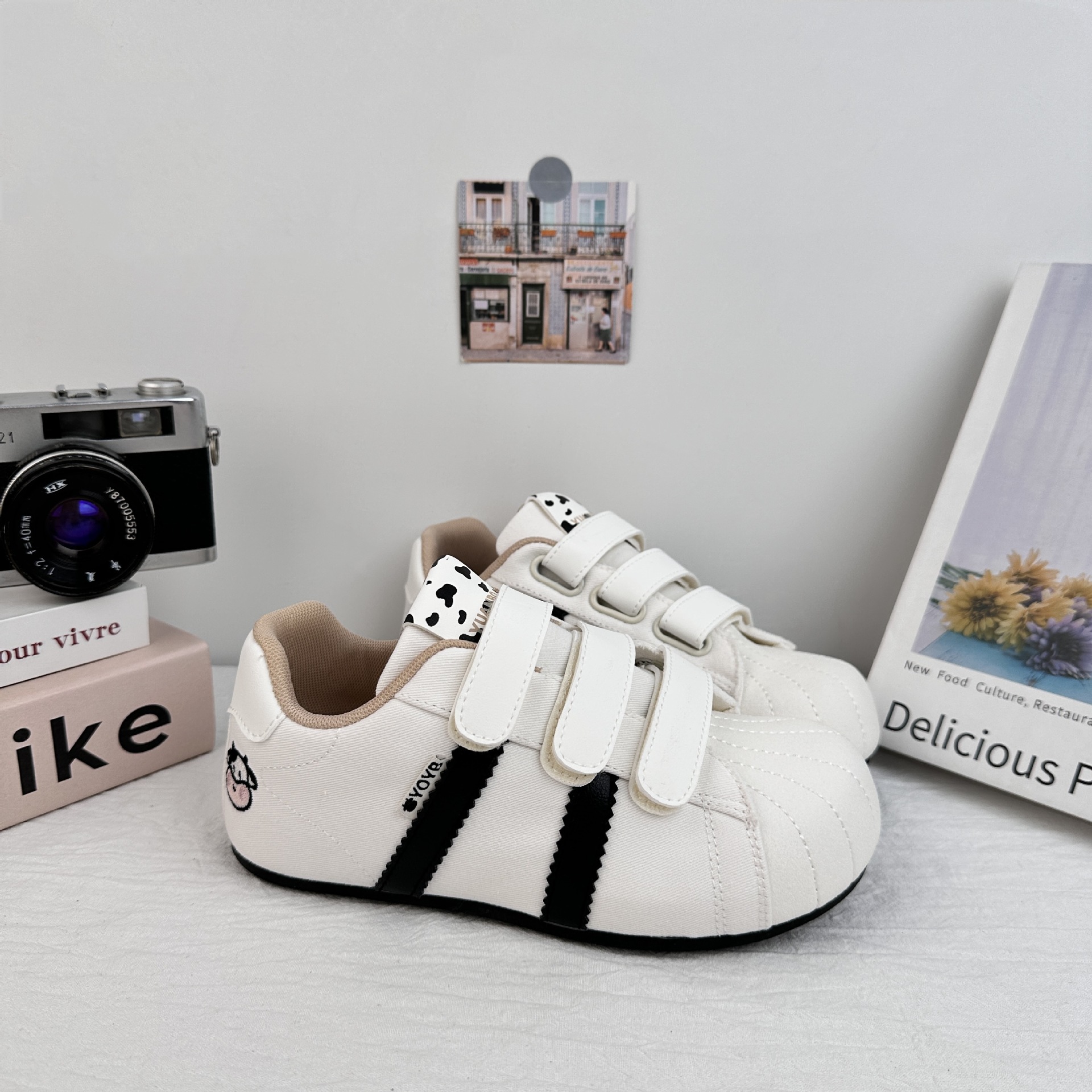 Women's Cartoon Canvas Shoes New Summer 2025 Model Flat Shoes With Delicate Embroidery