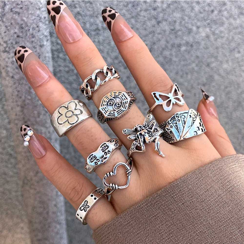 Vintage Silver Color Heart Chain Butterfly Rings Set for Women Men Punk Poker Flower Finger Rings 2024 Trend Jewelry Party W250812
