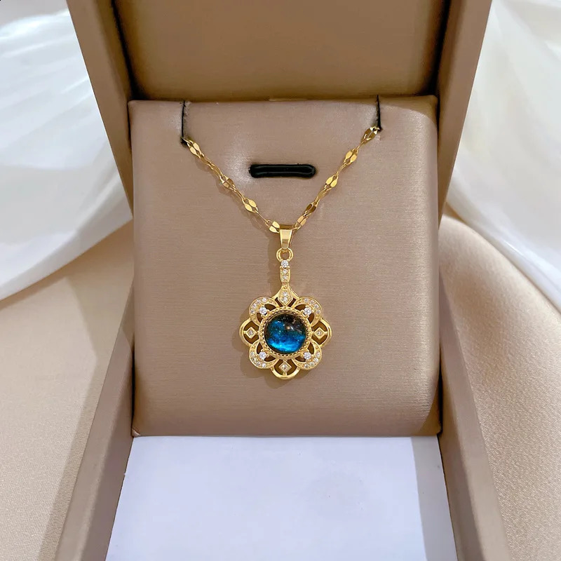 Exquisite and Fashionable Micro-embellished Gorgeous Flower Starry Sky Necklace Classic Charm Stainless Steel Clavicle Chain 250807