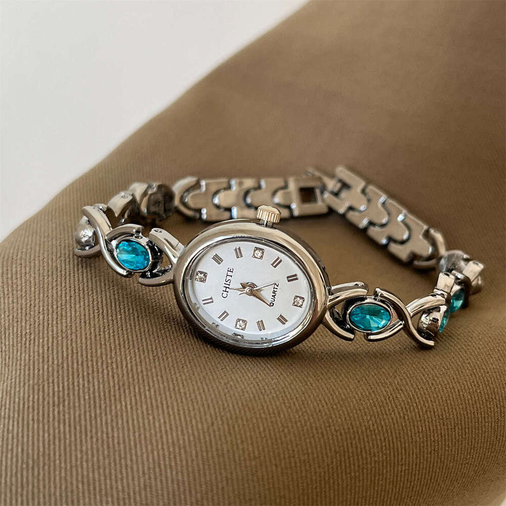 Vintage Gold Bracelet Women's Niche Light Luxury Small Exquisite High-end Quartz Watch