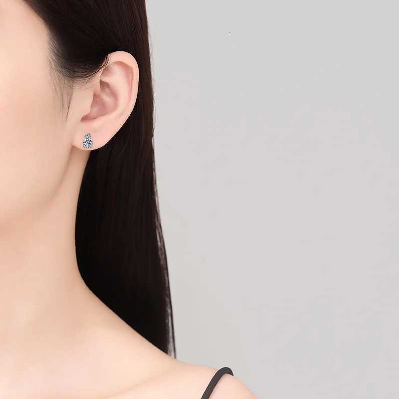 Pass Diamond Test D Color 0.5 CT Moissanite Earrings for Women Married 925 Sterling Silver Simple ClAW Moissanite Ear Stud Y250812