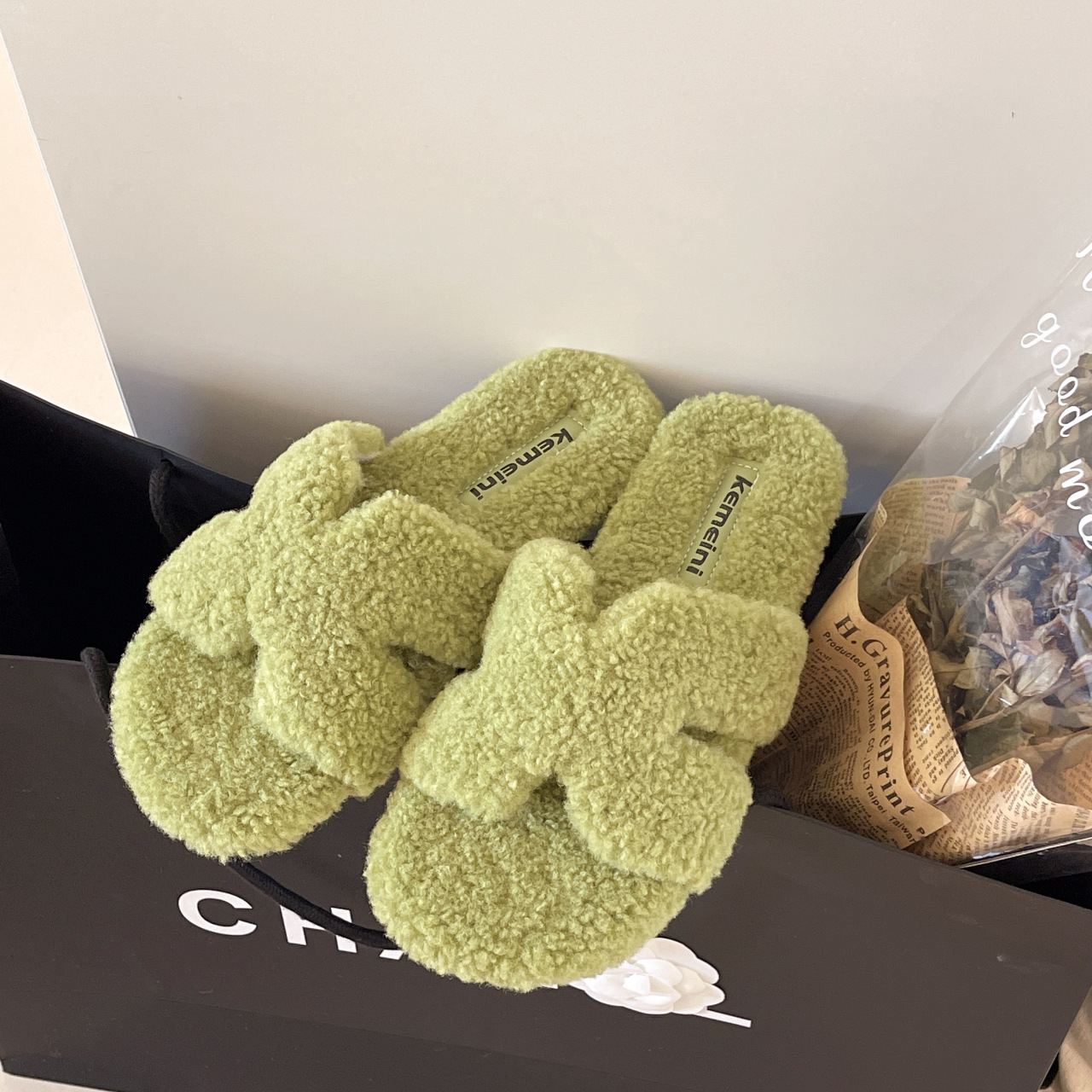 Free Shipping 2025 Autumn Winter Fashion Versatile Soft Sole Plush Slippers Women New Arrival Outdoor Match Skirts Elegant Warm Slippers Yellow Green 